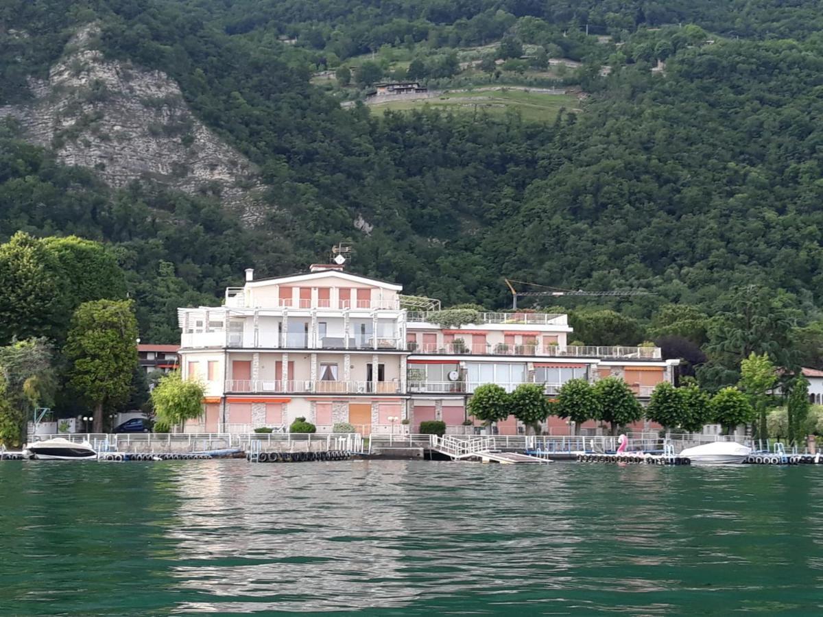 La Finestra "Sul Lago" Predore Bagian luar foto