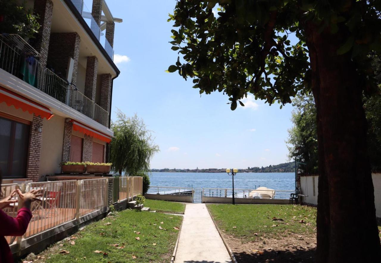 La Finestra "Sul Lago" Predore Bagian luar foto