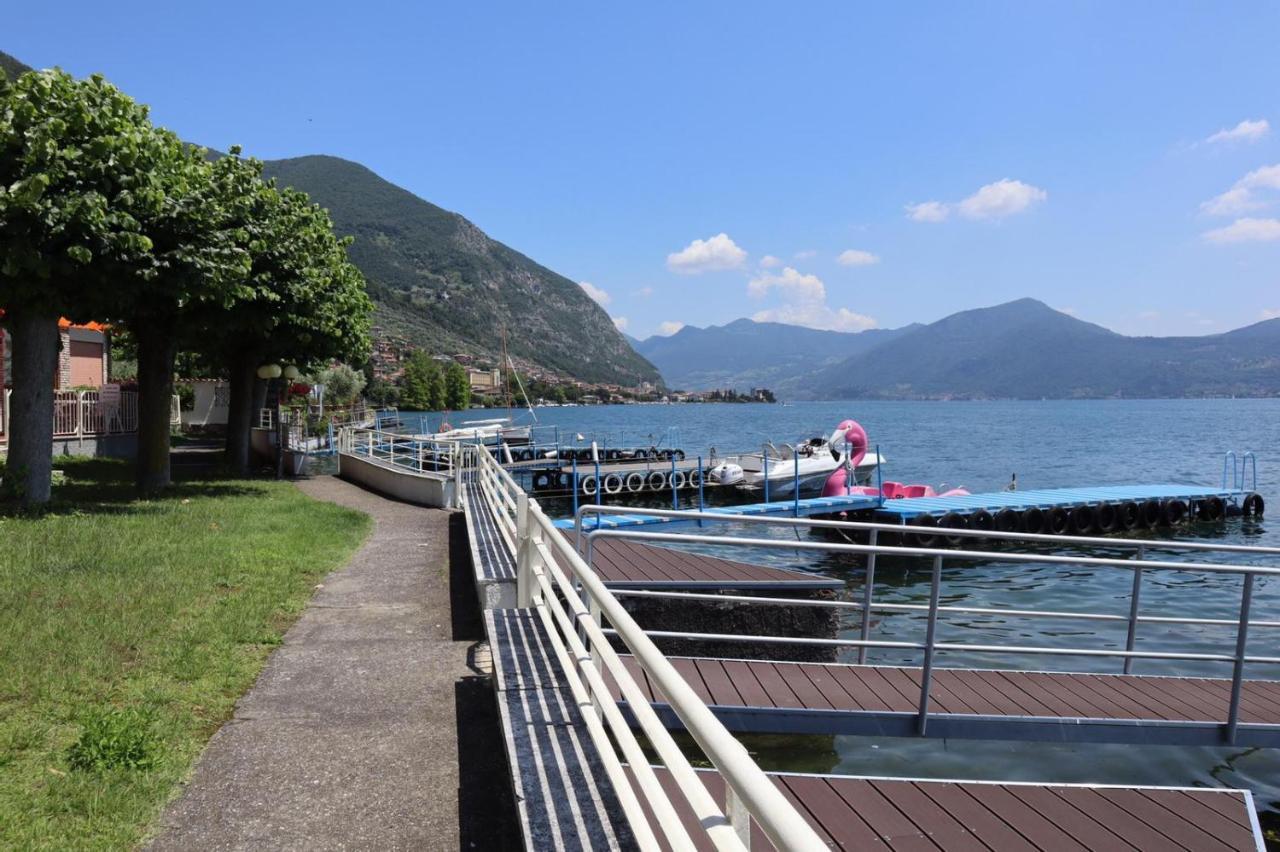 La Finestra "Sul Lago" Predore Bagian luar foto