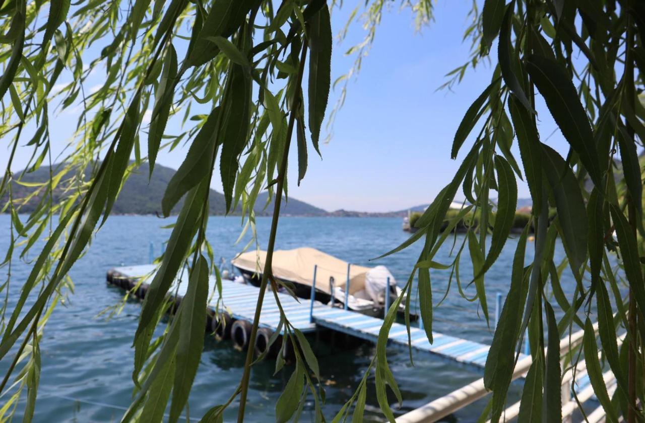 La Finestra "Sul Lago" Predore Bagian luar foto